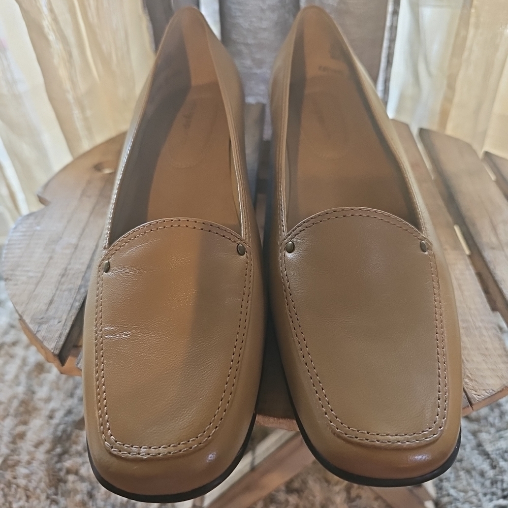 Easy Spirit Tan Leather Loafers Size 8.5